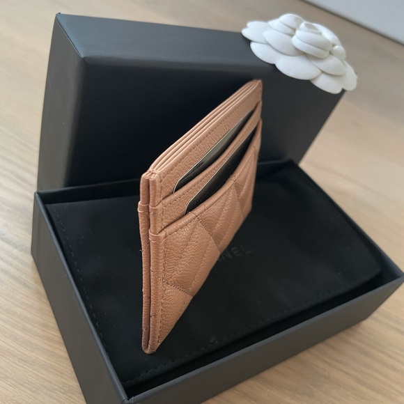 Chanel 2023 23B Dark Beige Caviar Flat Cardholder - Picture 4 of 12